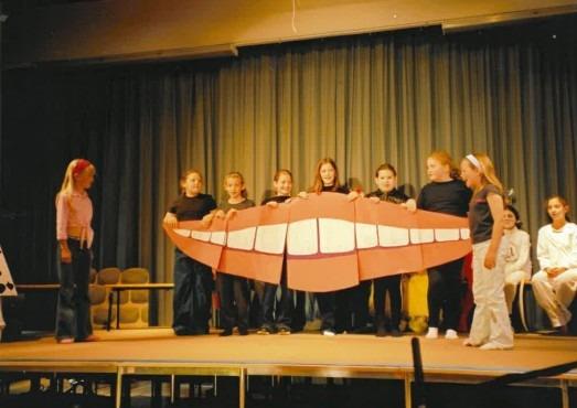 Year 5 Alice in Wonderland Show and Share Logo