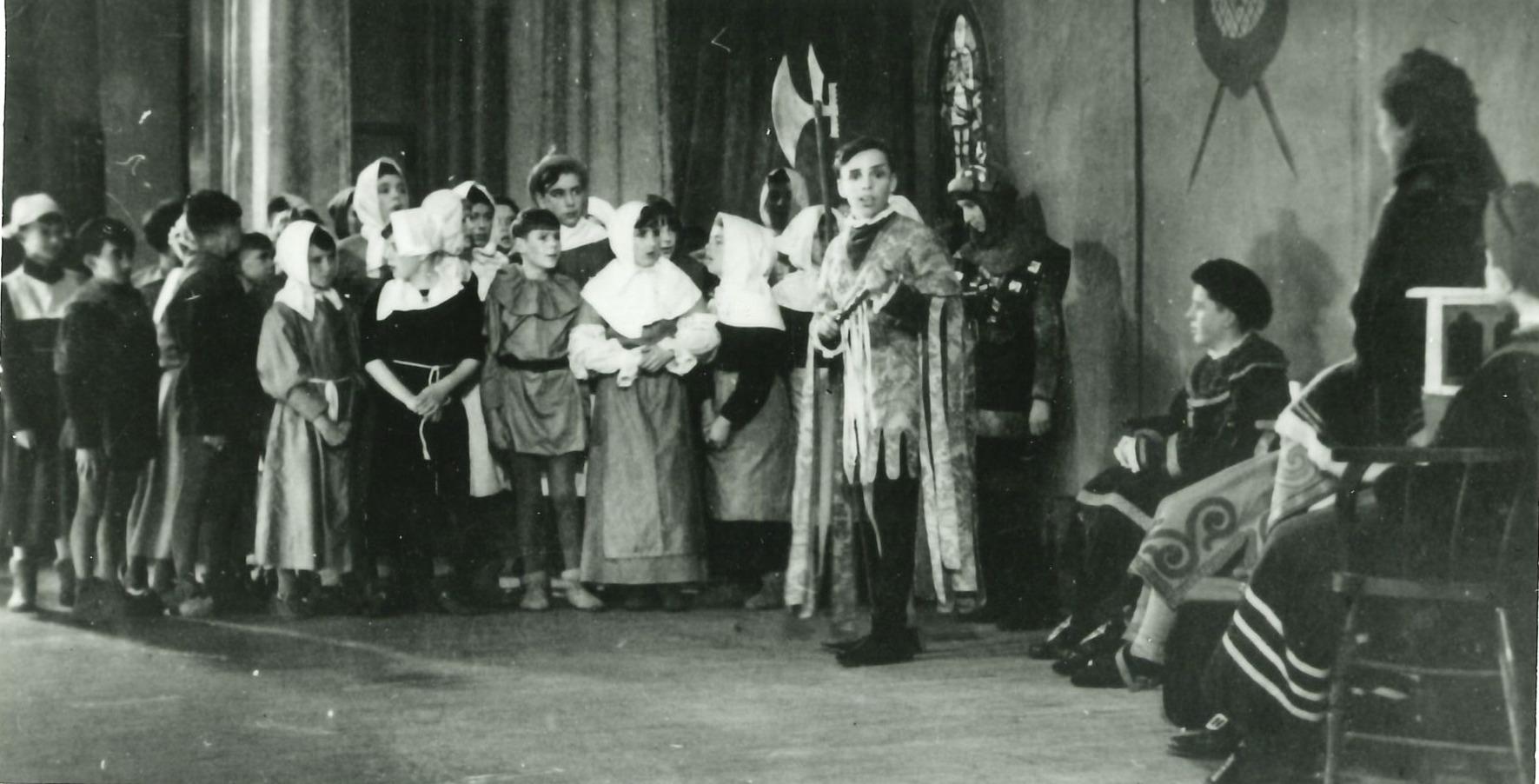 1952 Musical and Dramatic Evening Logo
