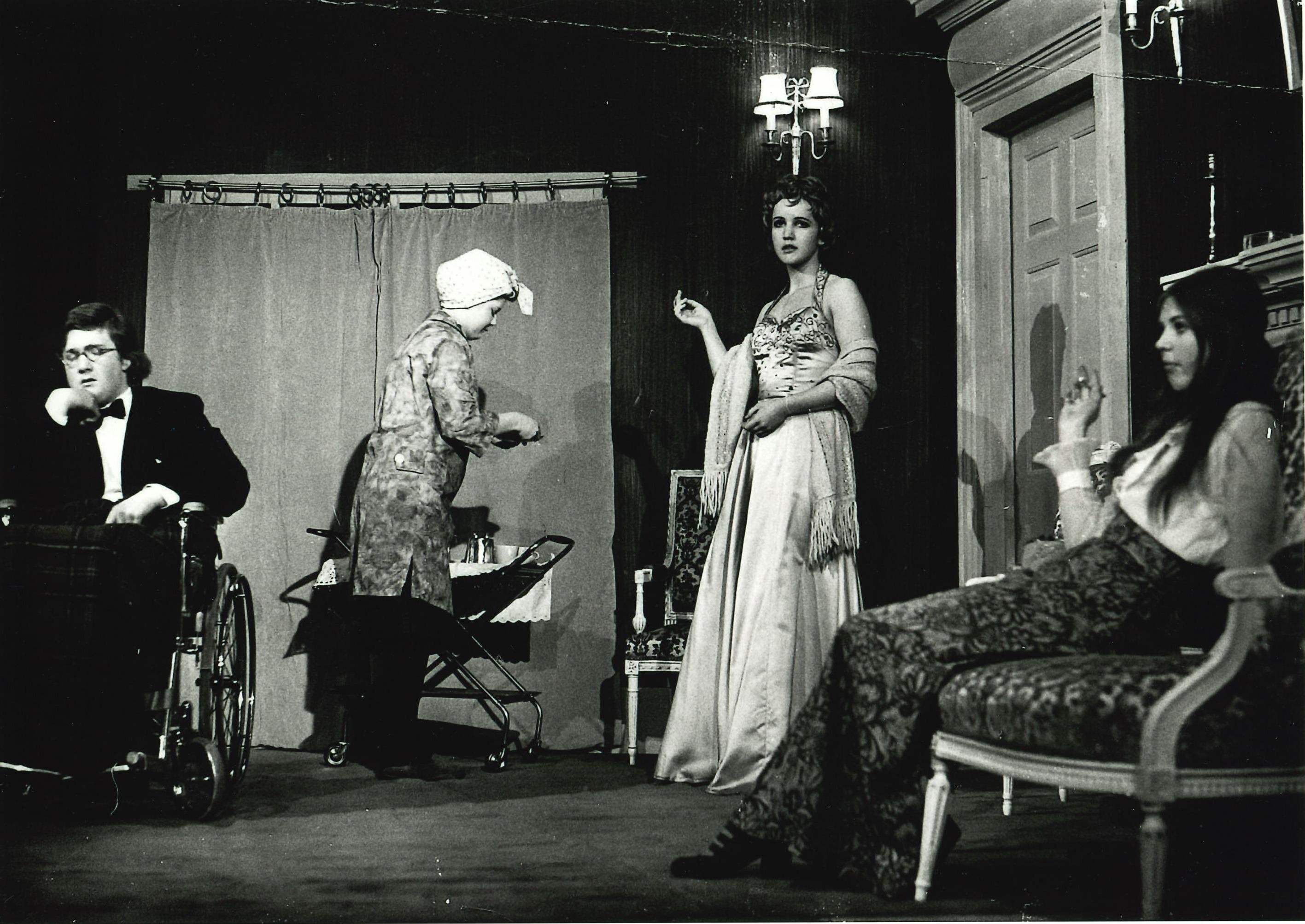 1971 The Real Inspector Hound Logo