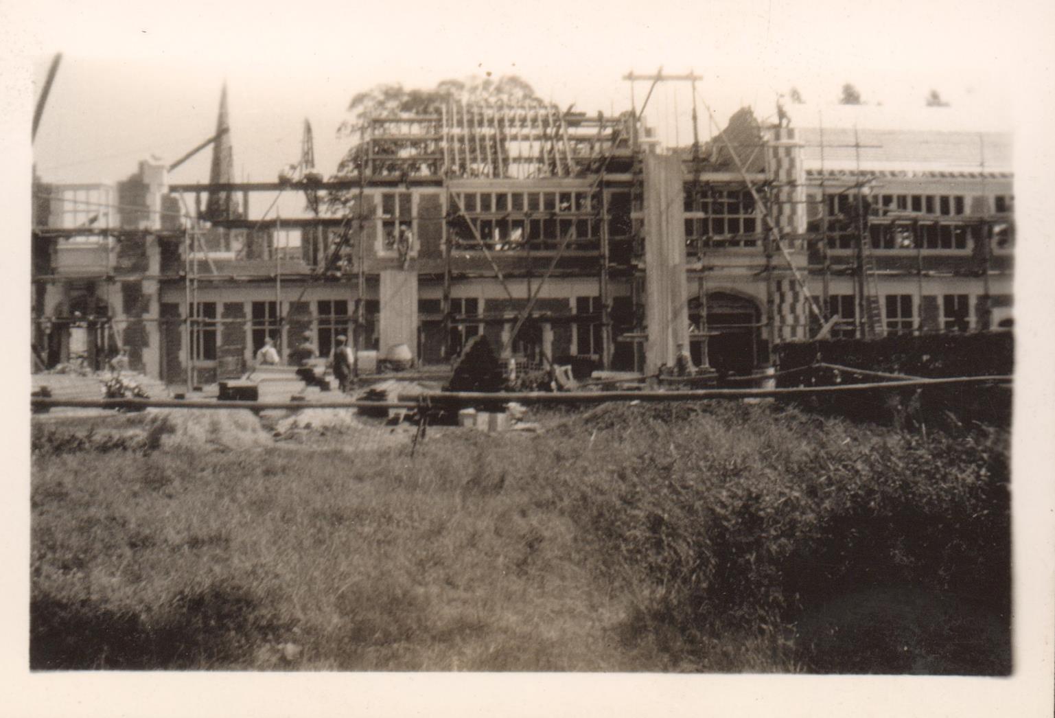 Queens Building Logo