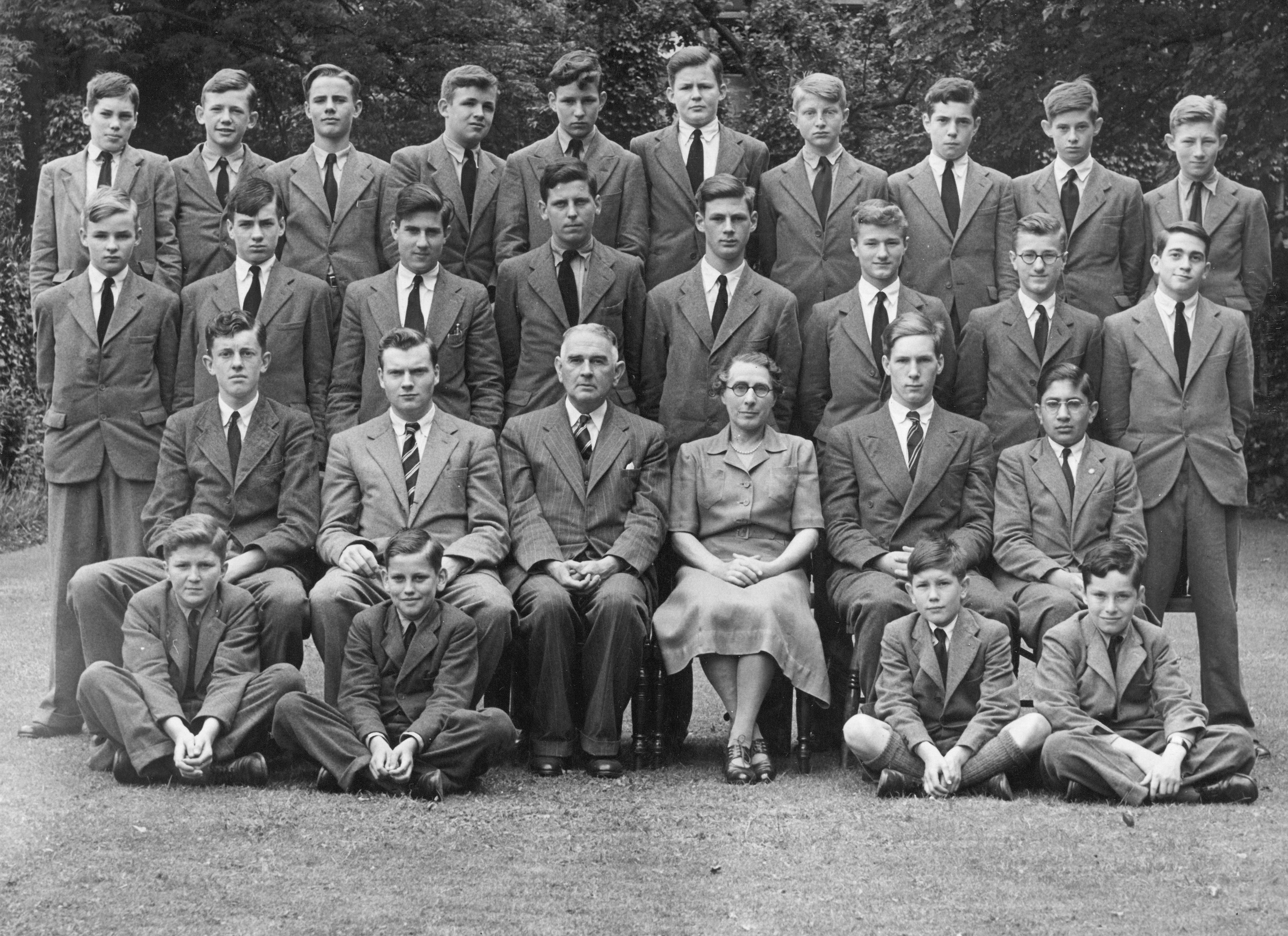 1950s Newnum House Logo