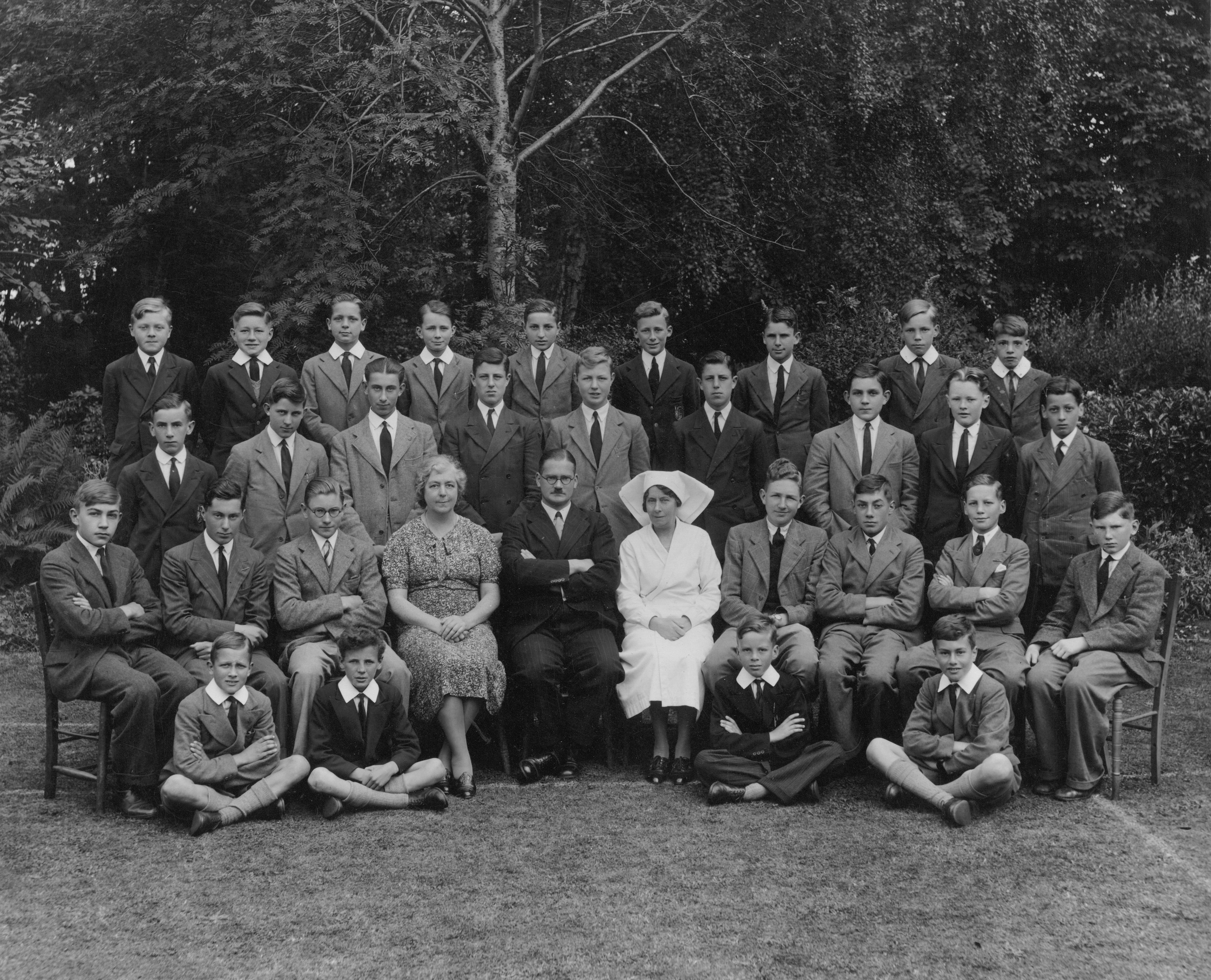 1940s Mill Hill Logo