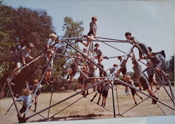 1970s Prep School Logo