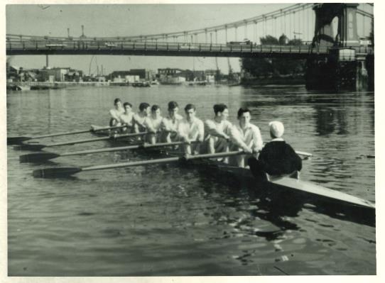 Rowing at Latymer Logo